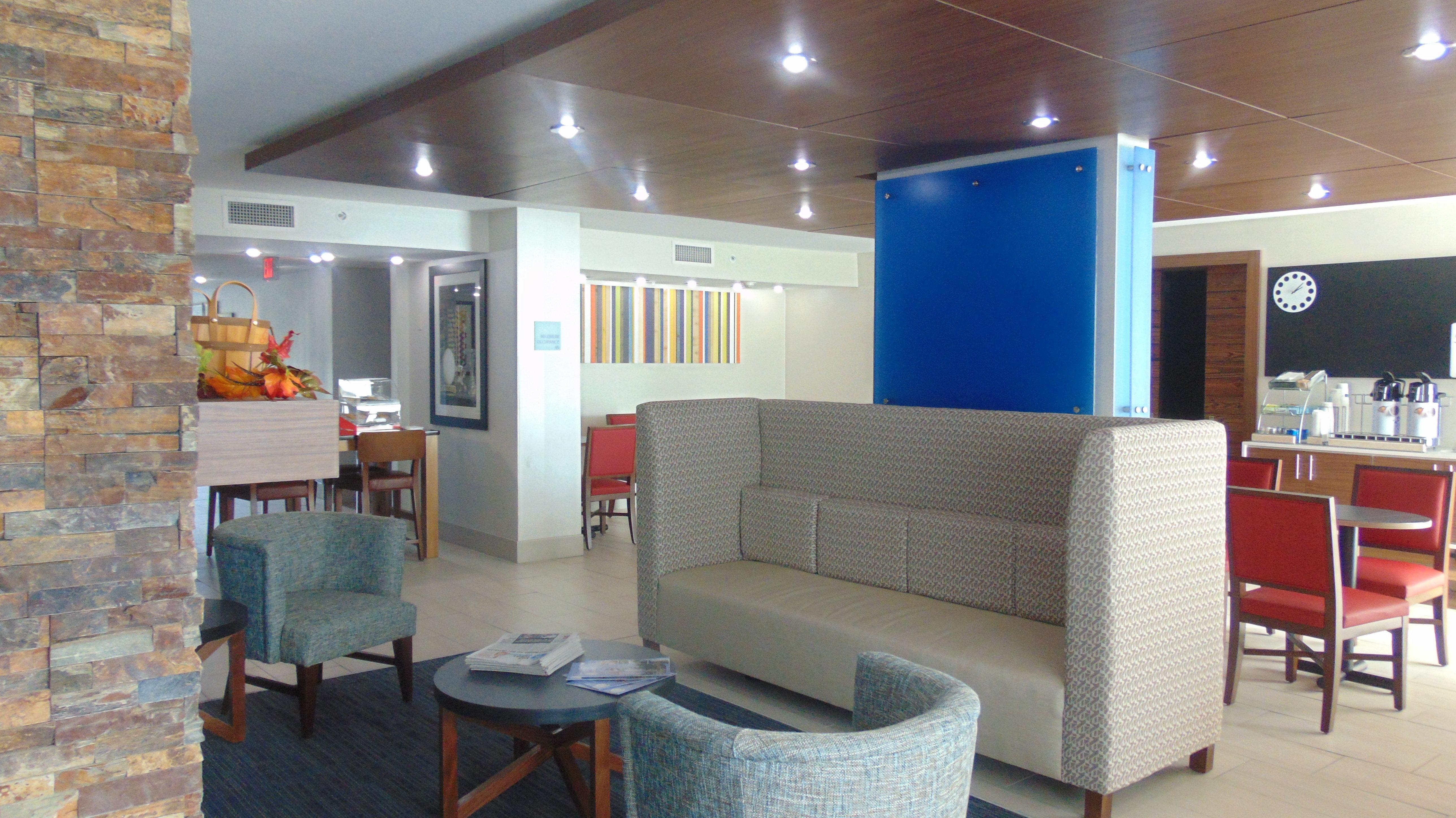 Holiday Inn Express & Suites Wapakoneta By Ihg Ngoại thất bức ảnh